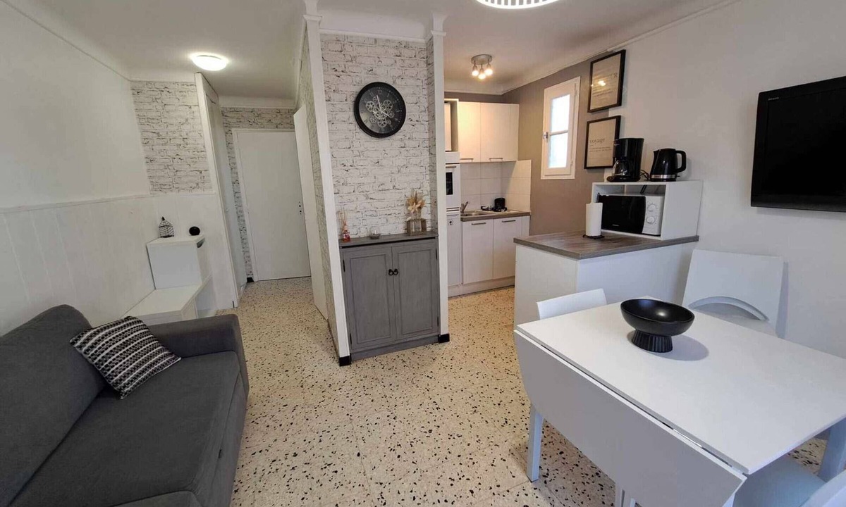 Marseillan Plage Apartment | Ground floor 2-room apartment near beach with terraces and parking