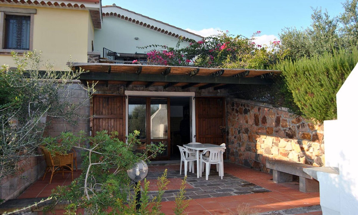 Sant'Antioco Apartment | Ground floor apartment, veranda with barbecue, garden, tennis court
