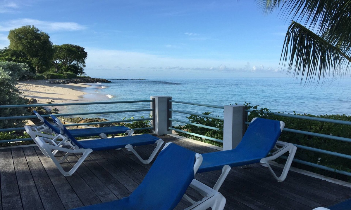 Lascelles Apartment | Ground Floor Apt with garden only 3 mins walk to Beach and Beach Club