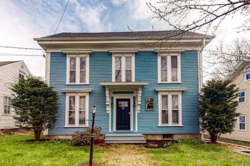 Bucksport House | Ground-floor duplex with WiFi & W/D - walk to river and downtown