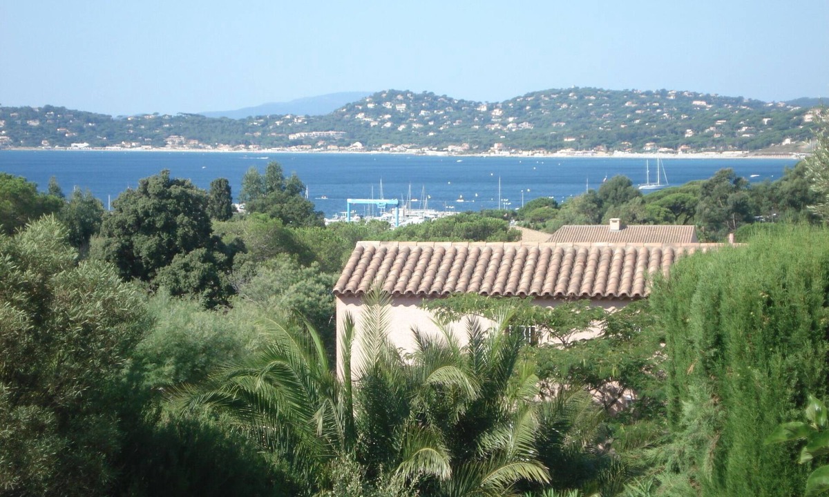 Les Issambres Villa | Ground floor apartment in Provencal villa 300 m from beaches by walking distance