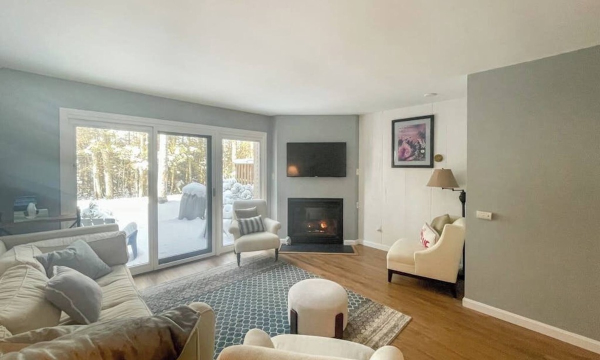 Waterville Valley Condo | Ground-floor condo with seasonal pool access, gym, tennis - walk to town square