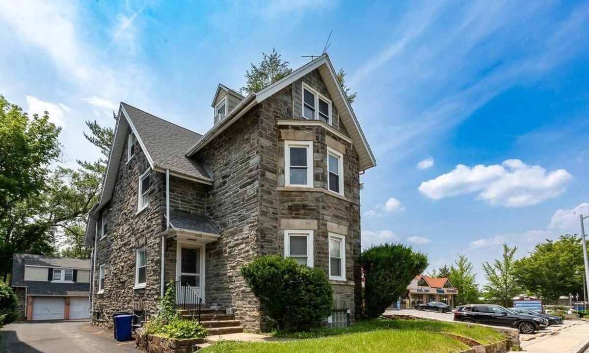 Bryn Mawr Apartment | Ground-Level 2B/2B Apt in Bryn Mawr w/Parking