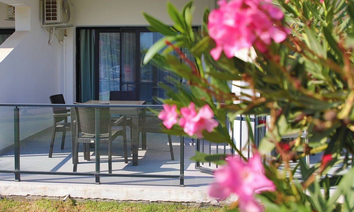 Trikomo Apartment | Ground Studio Apartment with Pool View in Iskele, Long Beach, Northern Cyprus