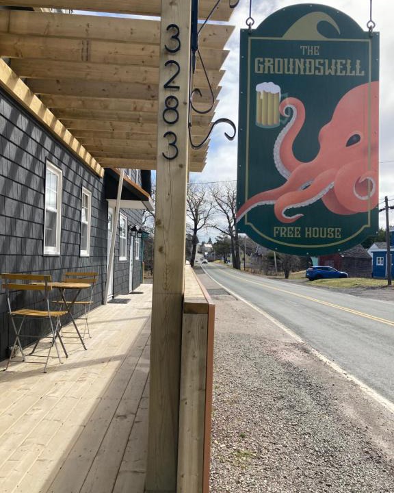 D'Escousse Hotel | Groundswell Pub & Inn