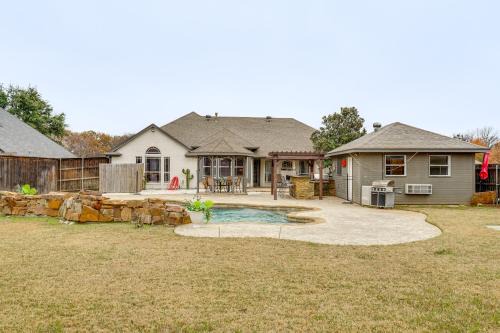 Burleson House | Group-Friendly Burleson Getaway w/Outdoor Oasis