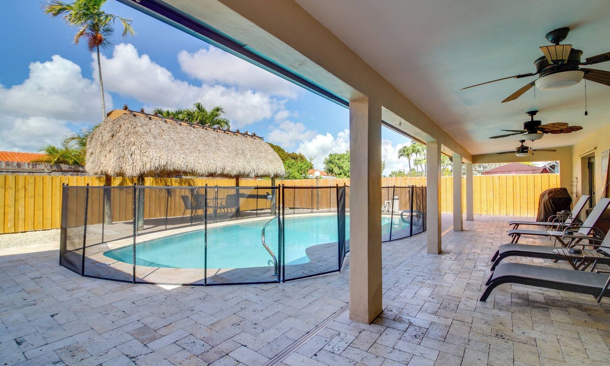 Tamiami House | Group-Friendly Miami Getaway 2 Mi to FIU