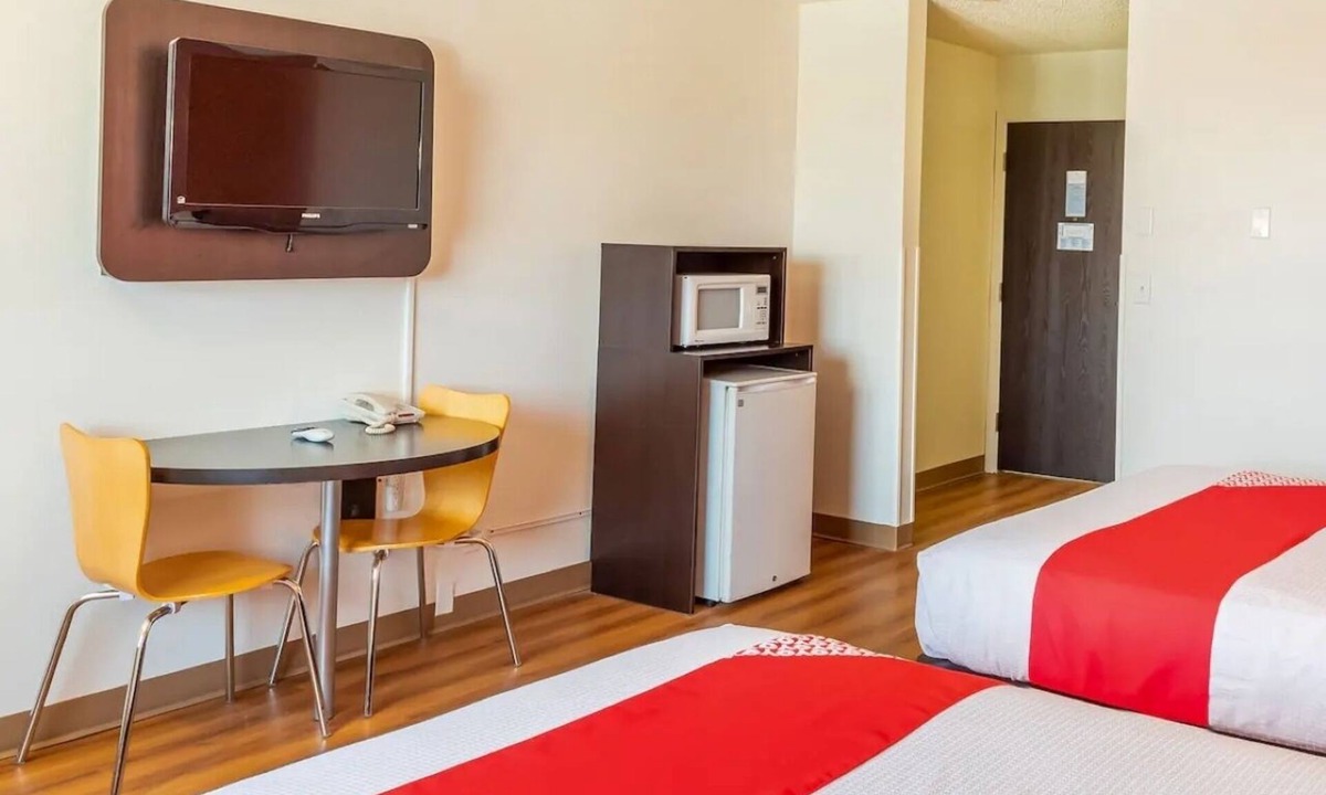 Shelby Hotel | Group Friendly Stay w/2 Queen Units! Free Parking! Near Downtown and Airport