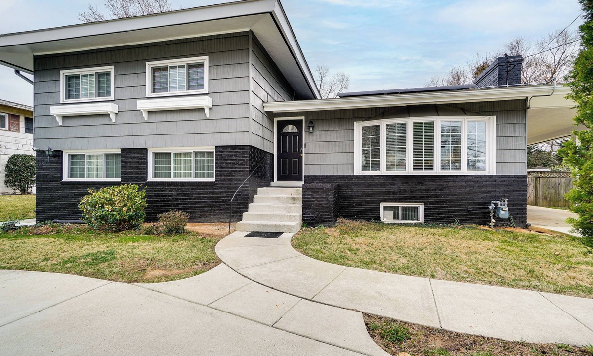 White Oak House | Group Getaway! Modern Silver Spring Home w/ Yard
