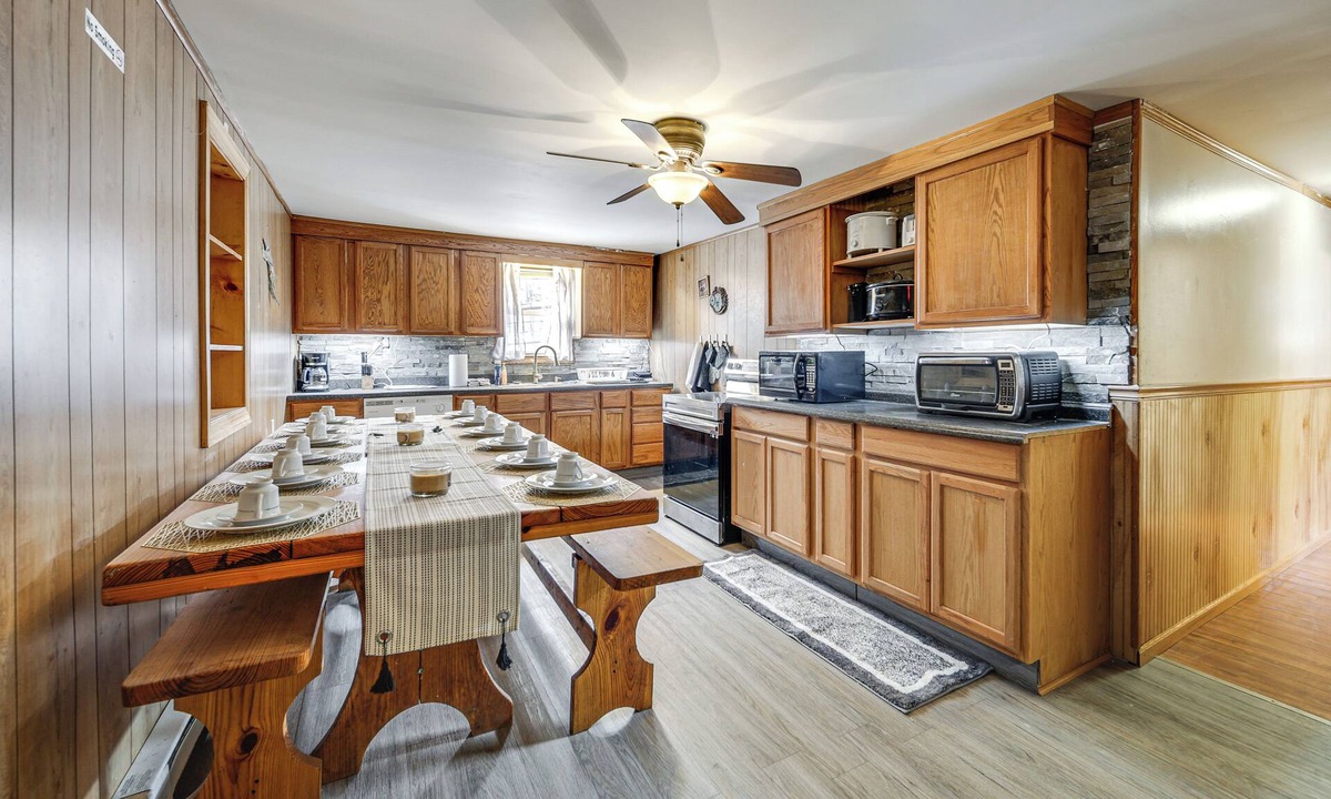 Danville Cottage | Group Getaway w/Fire Pit: Near Susquehanna River!