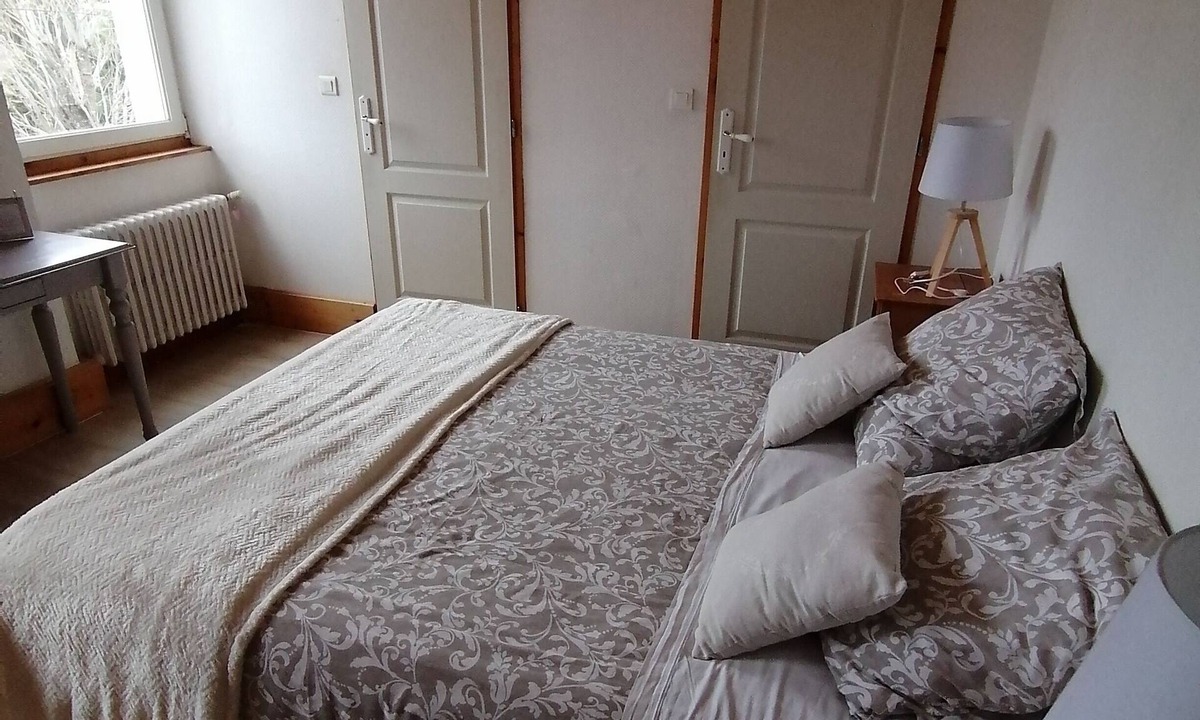 Le Chambon-sur-Lignon House | Group gîte with single rooms, no dormitories, in the heart of nature.