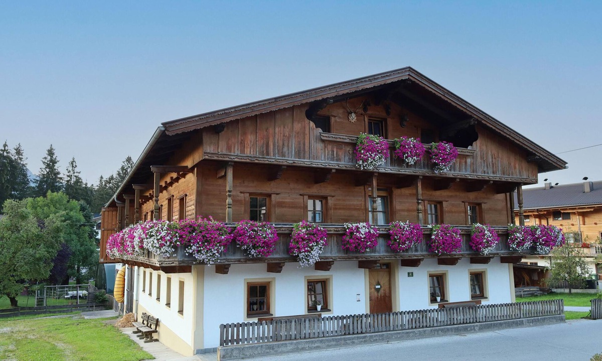 Reith im Alpbachtal Apartment | Group home on a farm only 80 m from the ski bus