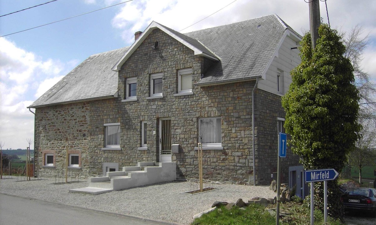 Heppenbach House | Group house with 3 apartment for family