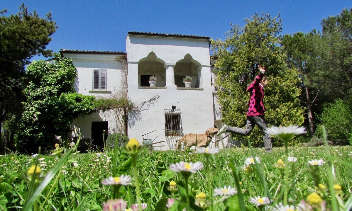 Tocco da Casauria House | GROUPS (up to 9 apartments and 35 p) under mountains & only 30 min. from beaches