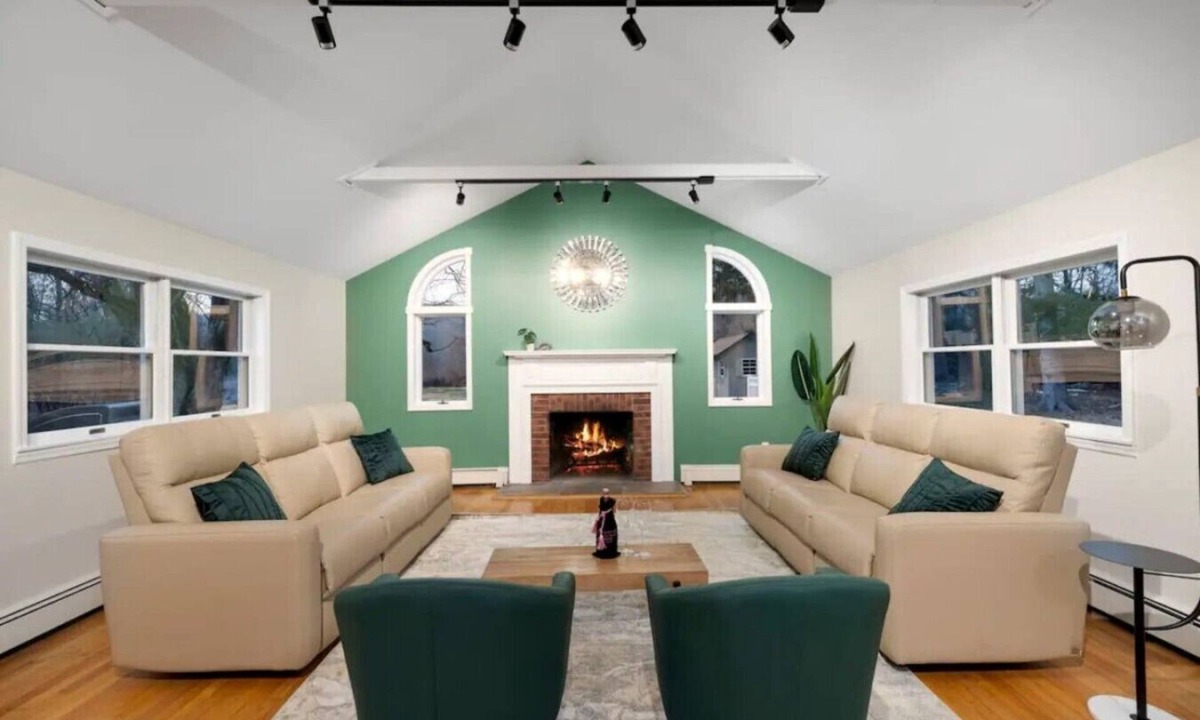 Town of Ramapo House | Group Spring Retreat | Fun Games & Gourmet Kitchen