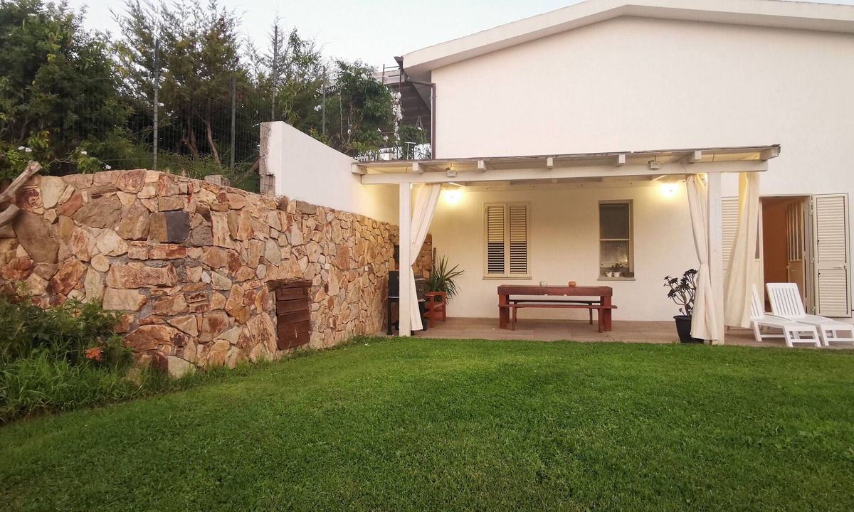 Siniscola Apartment | GRREN HOUSE APPARTMENT WITH GARDEN, veranda and barbecue, 1,5KM BY SEA