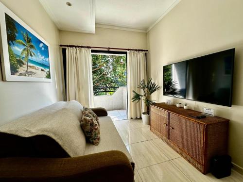 Tombo Apartment | Guarujá Praia do Tombo! Ar, Piscina, Vaga, WIFI, TV Smart, perto da praia!