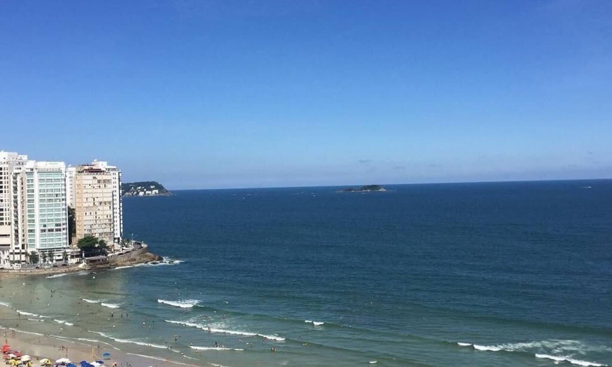 Pitangueiras Apartment | Guarujá - facing the sea