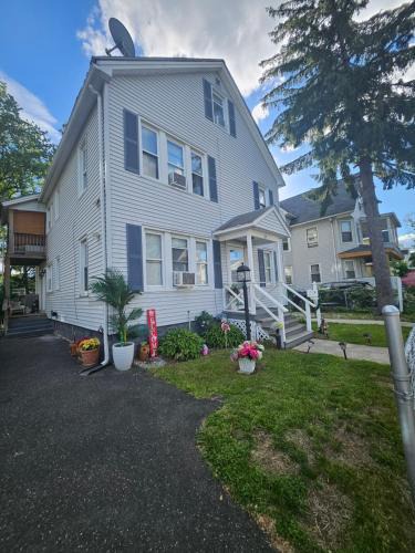 Springfield House | Guest BnB close to basketball hall of fame and MgM