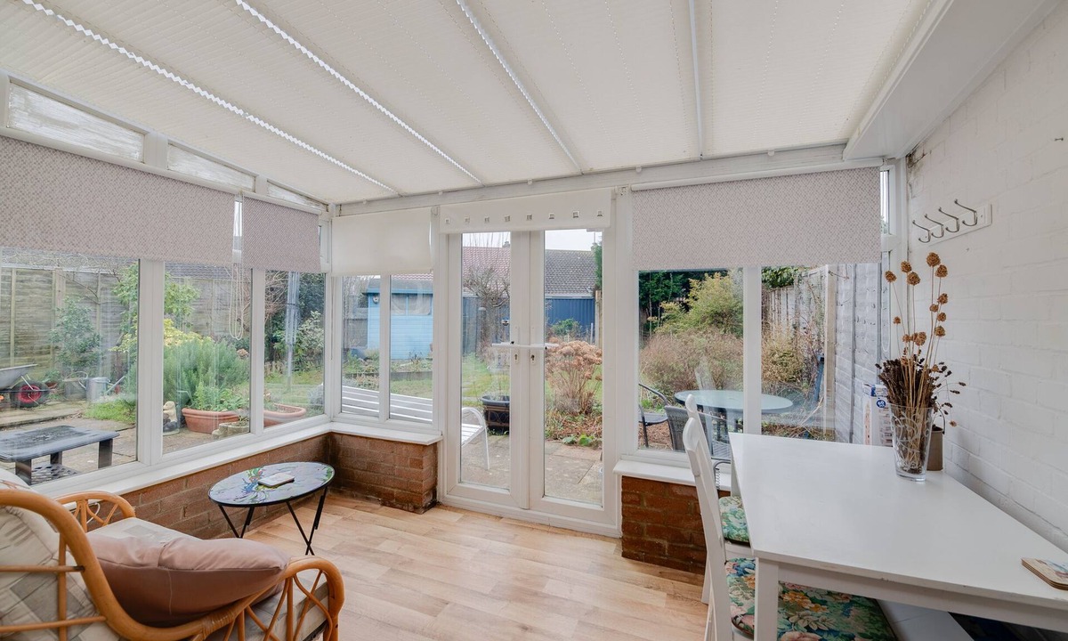 Felpham House | Guest Bungalow Getaway in the Quaint and Historic seaside Village of Felpham