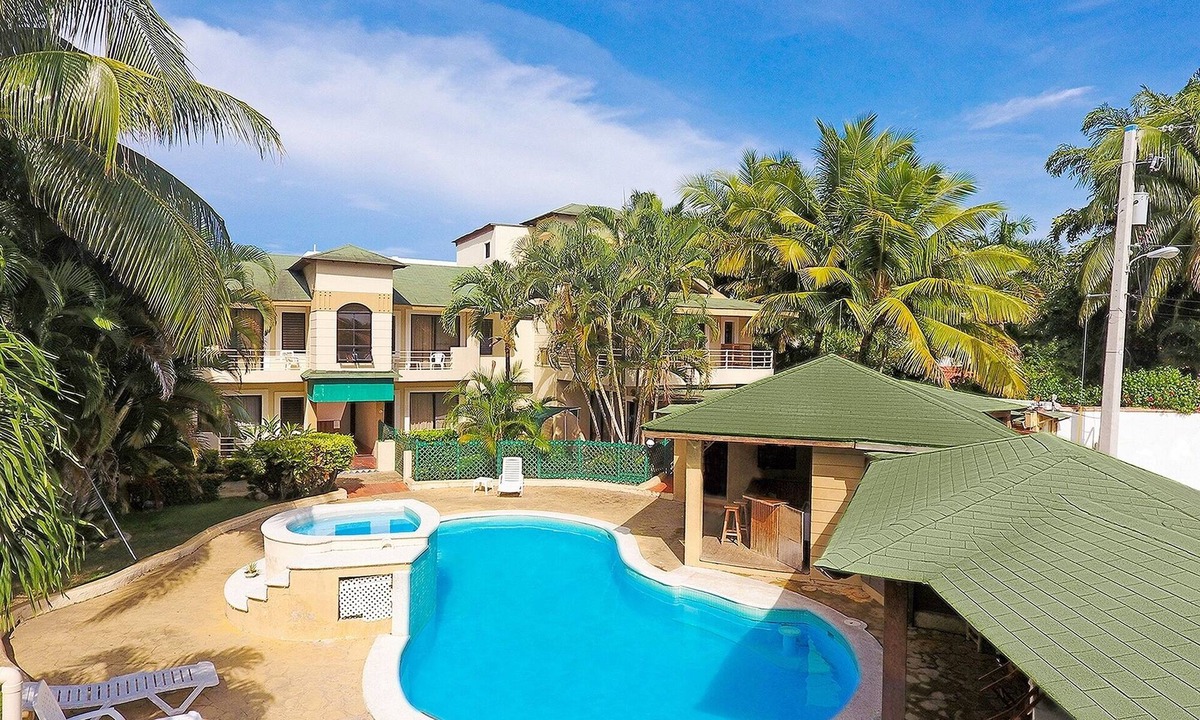 Villas Ana Maria Bed & Breakfast | Guest-friendly B&B steps from bars&beaches!