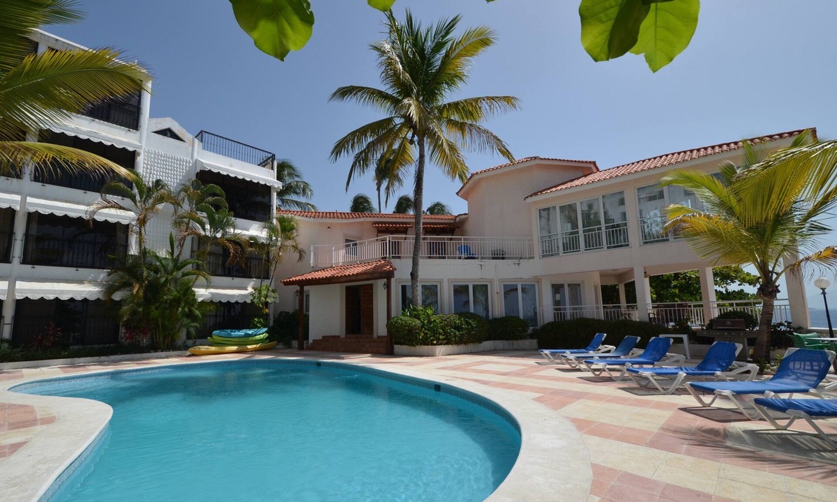 El Batey Apartment | Guest-friendly Beachfront Condo With Pool, Jacuzzi, A/C, Wifi, Near Everything