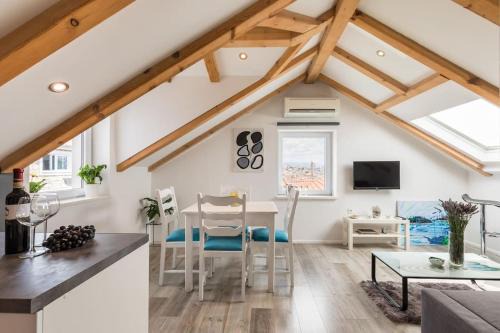 Split House | Guest House Kala