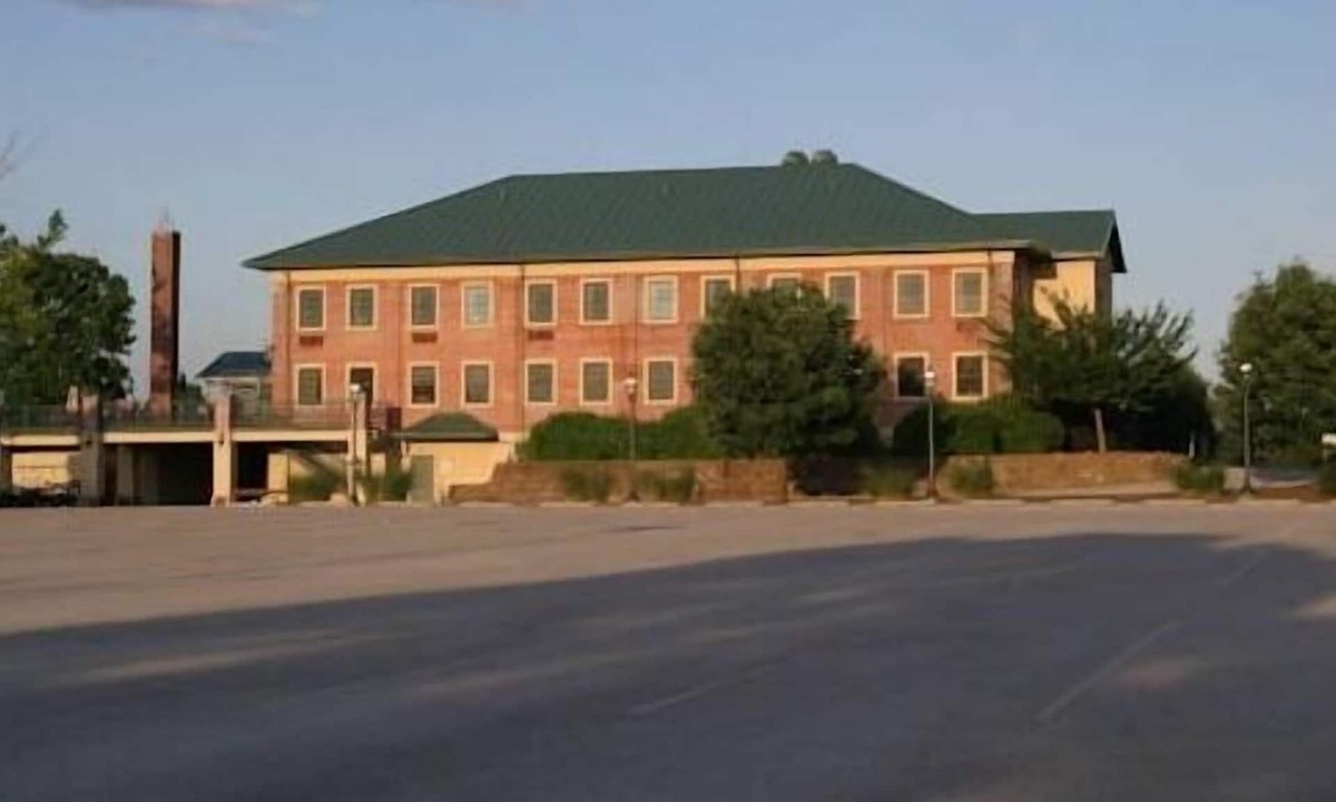Abbottstown Hotel | Guest Quarters at The Bridges Golf Club