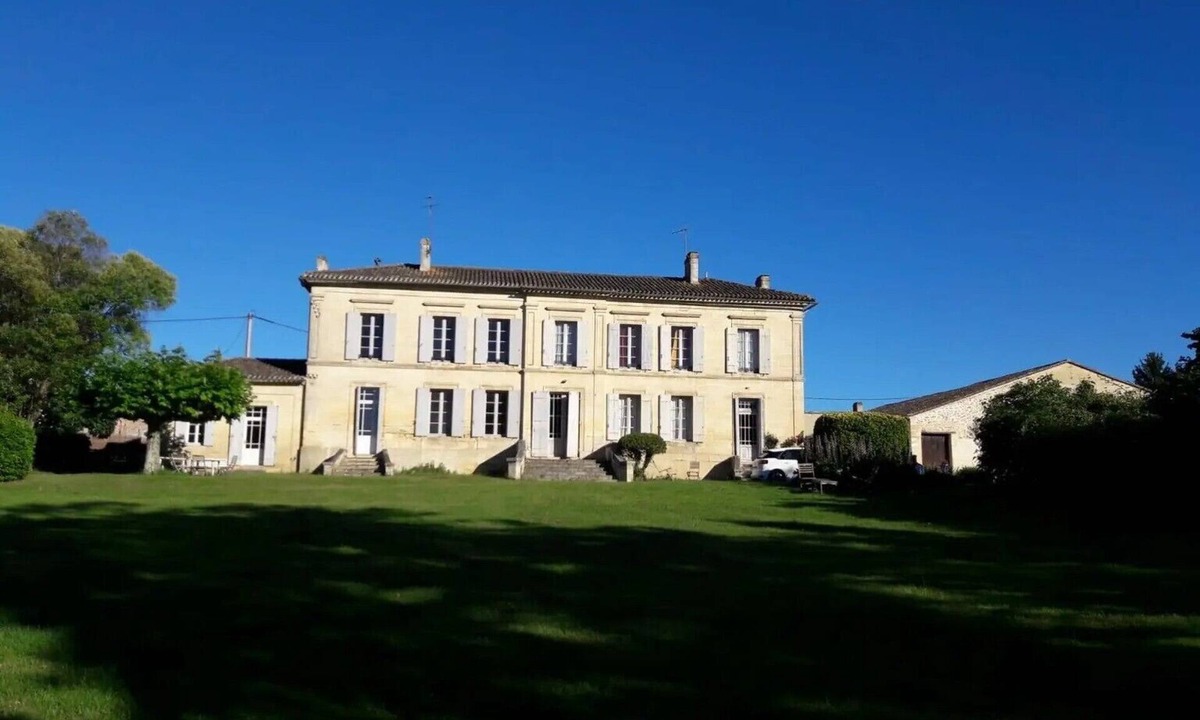 Saint-Germain-Du-Puch Bed & Breakfast | Guest Room – Château Le Noble