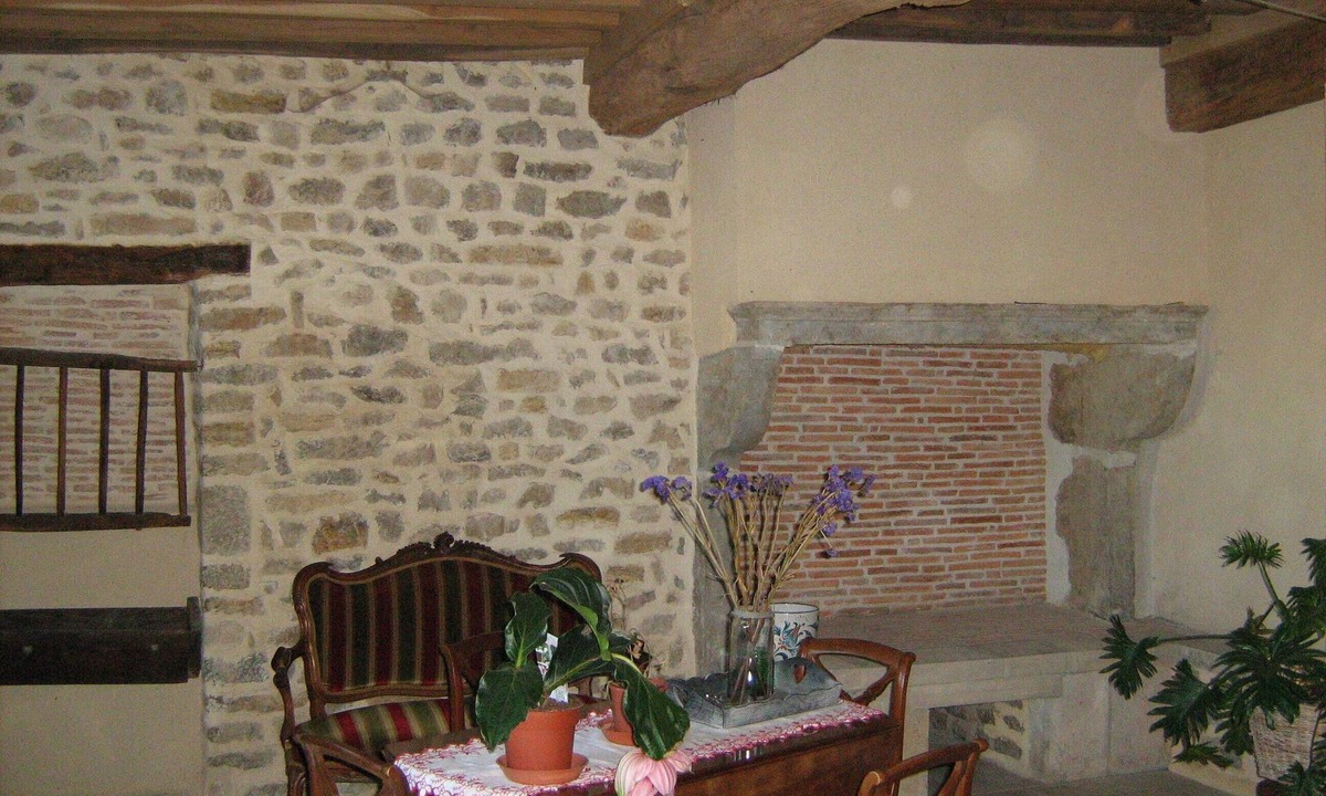 Foissy Bed & Breakfast | Guest Room “L’Iris” with Private Garden and Wi-Fi