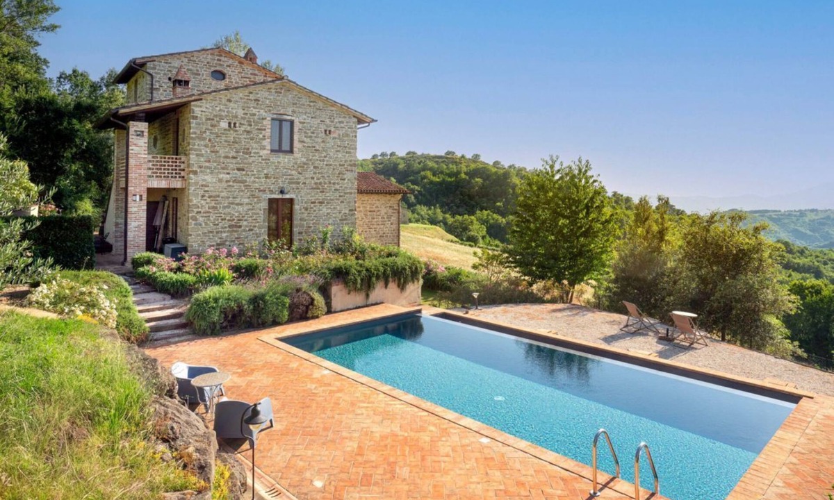 Fratticiola Selvatica Apartment | GuestHost - Elegant 87 sqm apartment in a renovated farmhouse, nestled in the Umbrian countryside. Ideal for 4 people, it offers a shared saltwater pool and an uncovered parking space. Perfect for those seeking relaxation and tranquility, surrounded by b