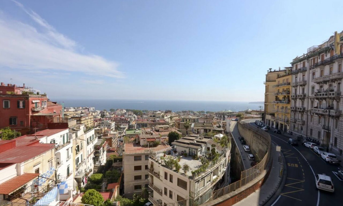 Vittorio Emanuele Apartment | GuestHost - Bright and roomy sea view apartment located in an elegant building from the 1800s, which accommodates up to 7 people with great comfort, thanks to three bedrooms and two bathrooms. The strategic position of the accommodation allows you to con