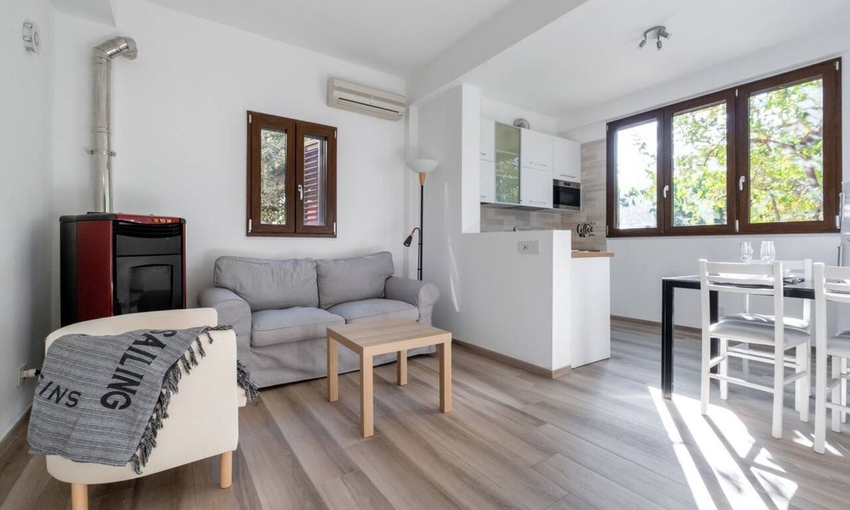 Taranto Apartment | GuestHost - Bright and spacious apartment located in a villa in the San Vito district, a stone's throw from the NCO School of the Navy (150 meters). The apartment is also a 15-minute walk from San Vito beach and Baia delle Zagare, and a 20-minute drive f