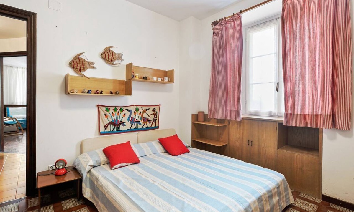 Camogli Apartment | GuestHost - Bright apartment that can accommodate up to 5 people, located just 200m from the free beach and 5 minutes walk from the Marina, the ideal starting point to explore the wonderful Ligurian coast by boat. Equipped with every comfort for a pleasa