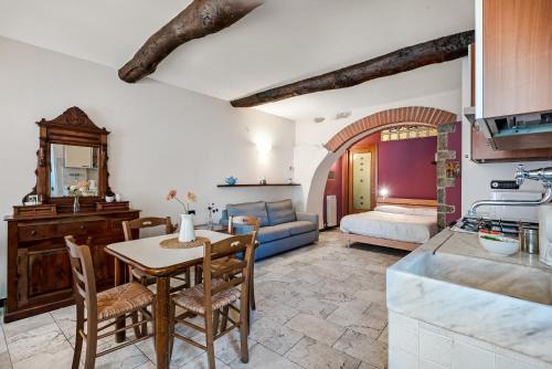 Riomaggiore Apartment | GuestHost - Casa Castiglione - Riomaggiore Studio Apartment x4