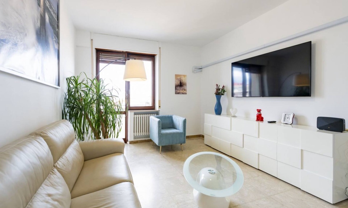 Pescara Apartment | GuestHost - Charming 60 sqm apartment, perfect for two guests or couple with children, located on the sixth floor of a centrally located building (with elevator NOT suitable for guests with disabilities).The property is located on Pescara’s main avenue