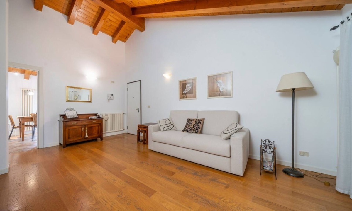 Palmanova Apartment | GuestHost - Charming apartment of about 90 sqm, able to accommodate up to 6 people, located on the second floor of a building without a lift.The property is located within the walls of Palmanova, the famous fortress-city in the shape of a nine-pointed st