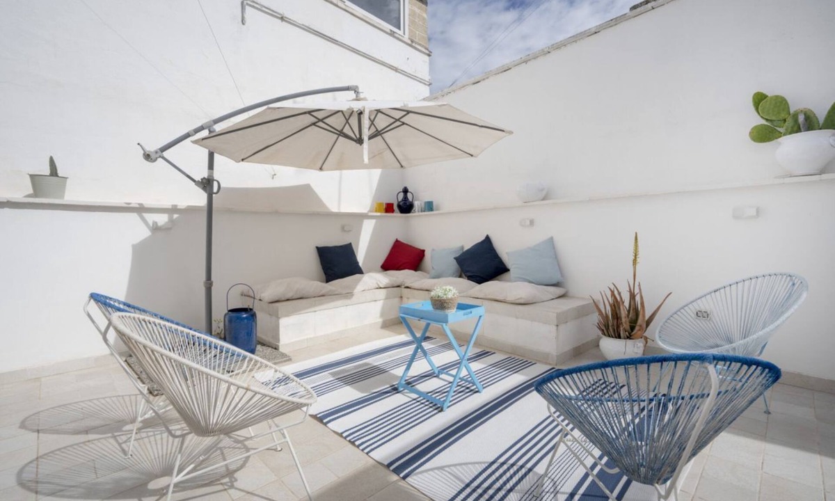 Centro Storico Apartment | GuestHost - Charming apartment of about 35 sqm, perfect for 2 people, located on the second floor of a building without a lift.The property is located in the heart of the historic center of Monopoli, a few steps from the splendid Cathedral of Santa Maria
