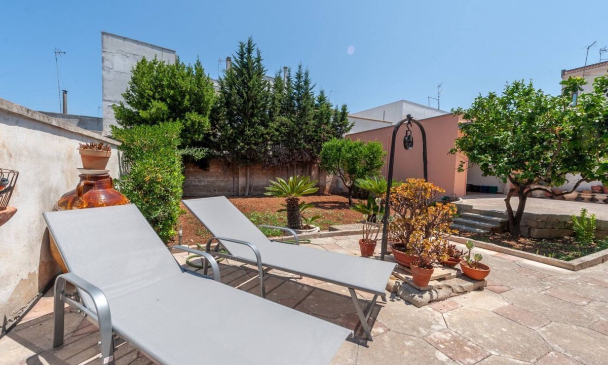 Giorgilorio Apartment | GuestHost - Charming apartment in a villa of about 60 sqm, able to accommodate up to 4 people, located on the mezzanine floor (accessible via steps).The house is located in Surbo, a town a few km from Lecce, in a residential but well-served area. In abou