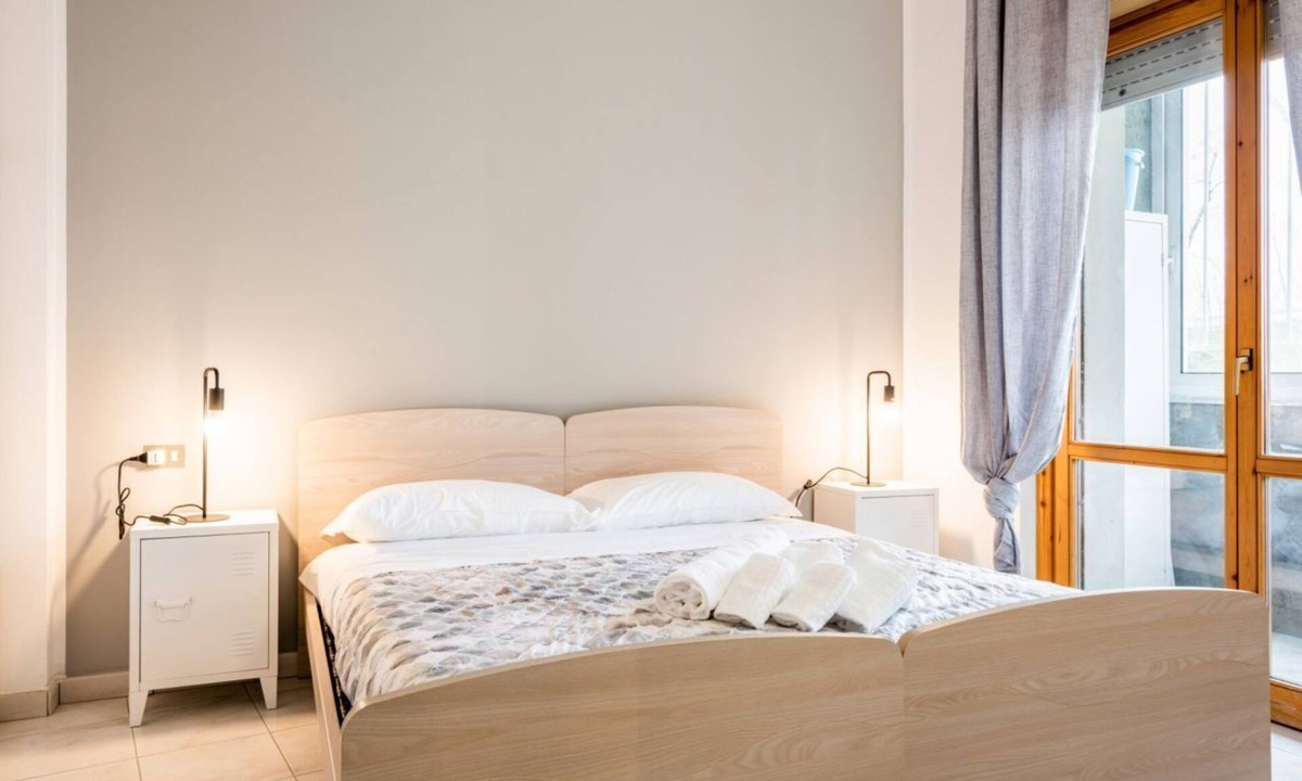 Luni Mare Apartment | GuestHost - Comfortable and modern apartment of about 50 square meters with two balconies, able to accommodate up to 4 people, is located on the 1st floor of a building without a lift. The flat is situated in Luni Mare, in an area full of services, conve