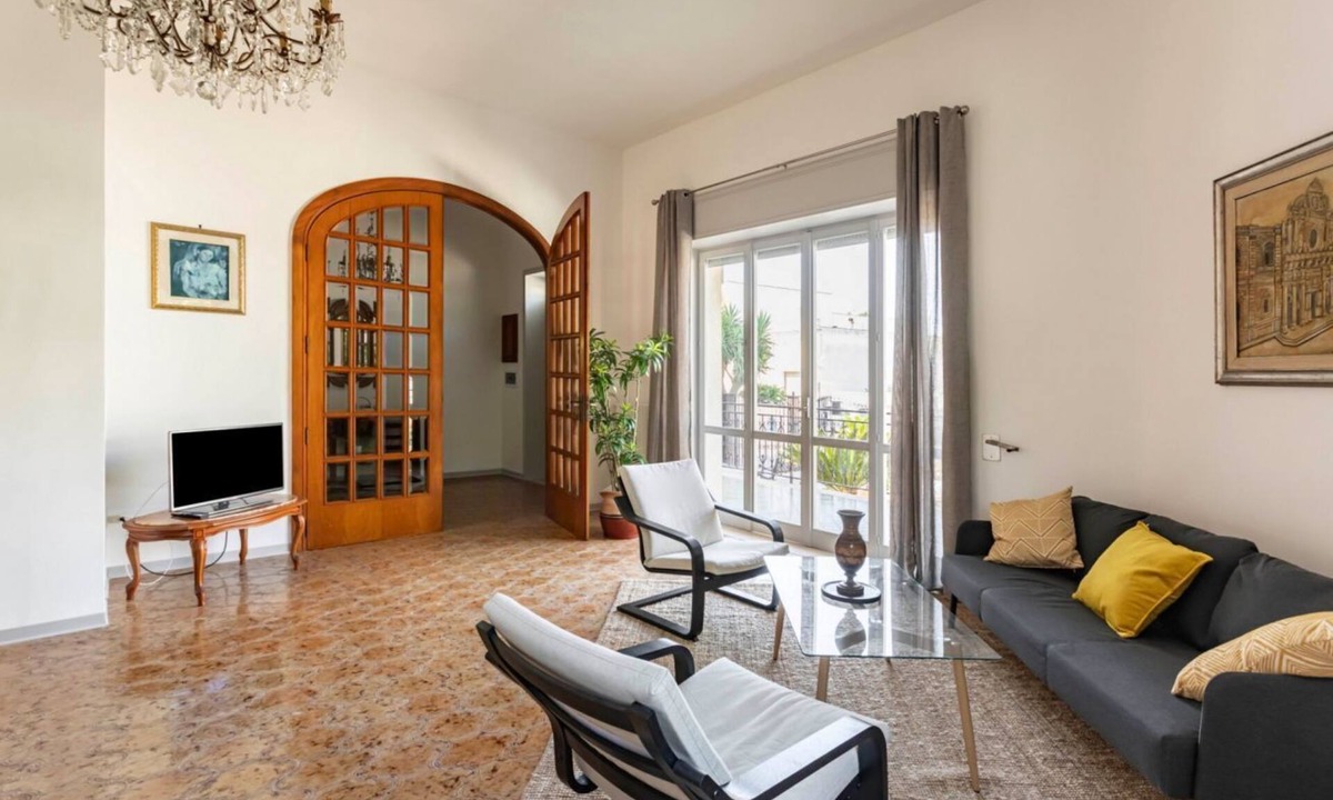 Giorgilorio Apartment | GuestHost - Comfortable 100 sqm apartment, perfect for a stay of four people, located on the mezzanine floor of a building (accessible by steps).The property is located in Surbo, in the province of Lecce, in an area equipped with every comfort and servic