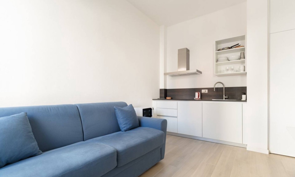 Calvairate House | GuestHost - Comfortable 30m2 studio flat, perfect for 2 people, located on the mezzanine floor of a building (steps to access).The accommodation is located in the Calvairate district, a residential area characterized by the green heart of Piazza Insubria