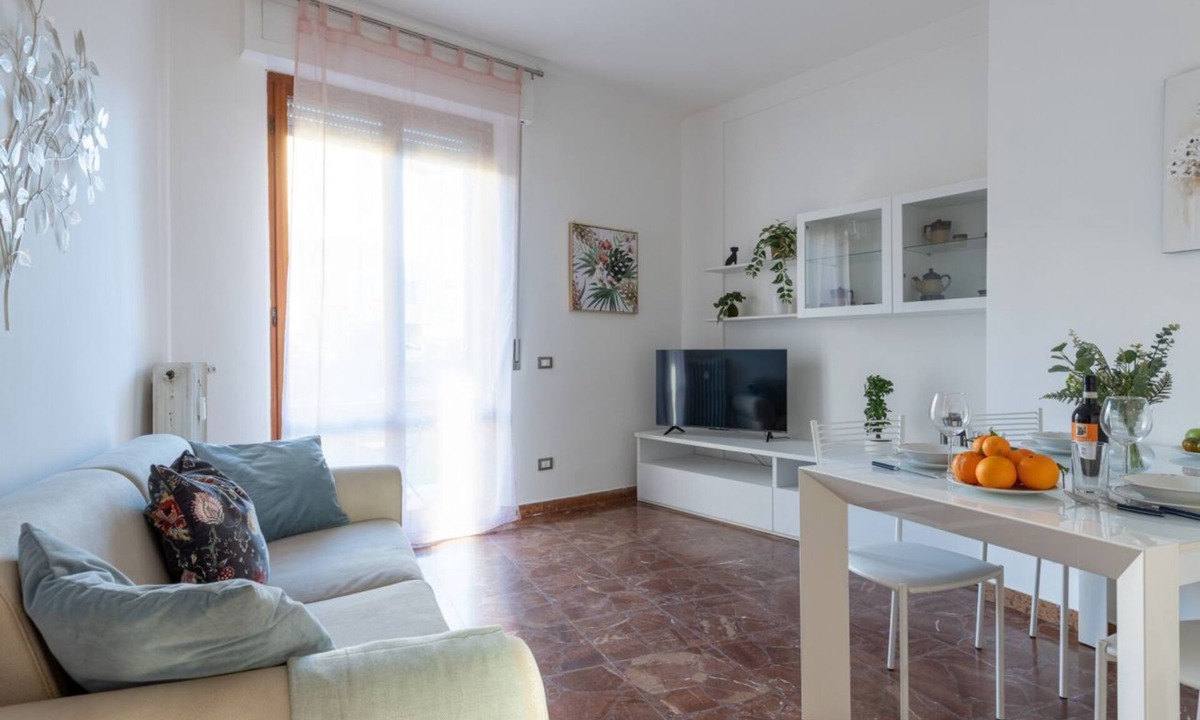 Pisa Apartment | GuestHost - Comfortable 80 sqm apartment, for up to 4 people, located on the 1st floor of a building with lift (not suitable for disabled people). The accommodation is located in a quiet area of Pisa, full of services, ideal for students and families. Th