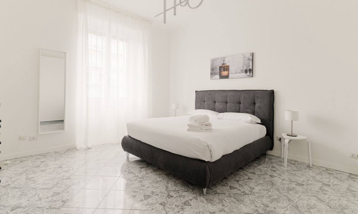 Navigli Apartment | GuestHost - Comfortable apartment of about 85 square meters, ideal for 4 people, located on the first floor of a building with a lift (NOT suitable for disabled people - there are some steps at the entrance).The property is located in a strategic area, f
