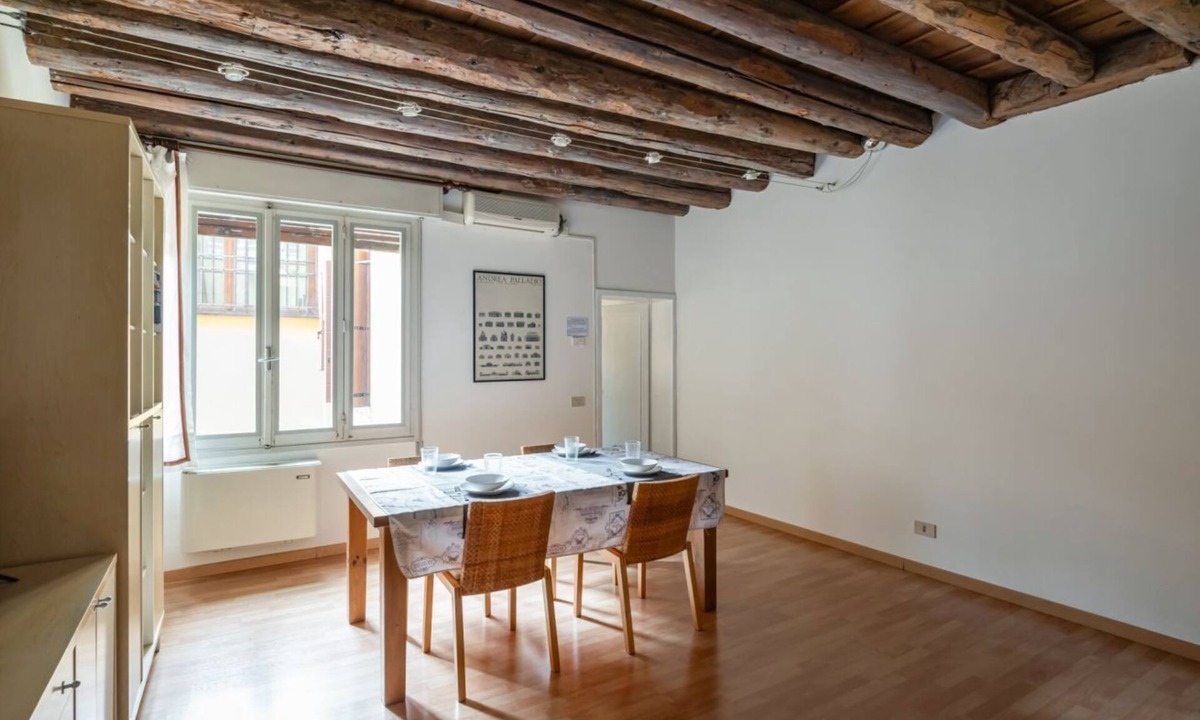 Bitonto Apartment | GuestHost - Comfortable apartment of 50 sqm, located on the first floor (18 steps to access), can accommodate up to 4 people.The accommodation is located in a strategic area: a few steps from the Clock Tower and Piazza dei Signori, in an enviable locatio