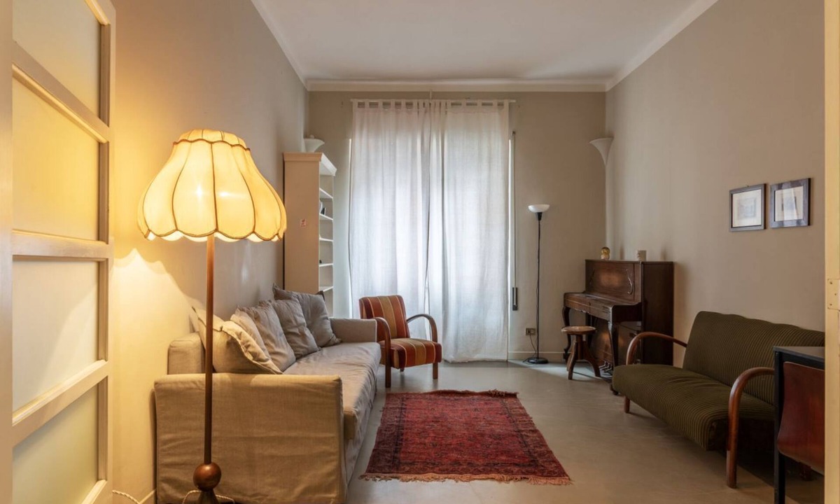 Quartiere XV Della Vittoria Apartment | GuestHost - Comfortable apartment located on the mezzanine floor of a renovated period building, with four floors in total. There is a flight of stairs at the entranceIt accommodates 4 people in 100 m2 of spaceIt is a 17-minute walk from the MM Lepanto m