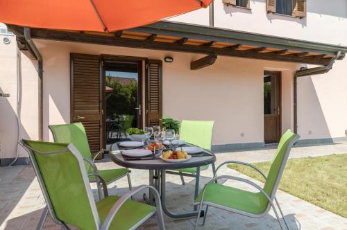 Cascina Apartment | GuestHost - Countryside Apt with Swimming Pool and Parking