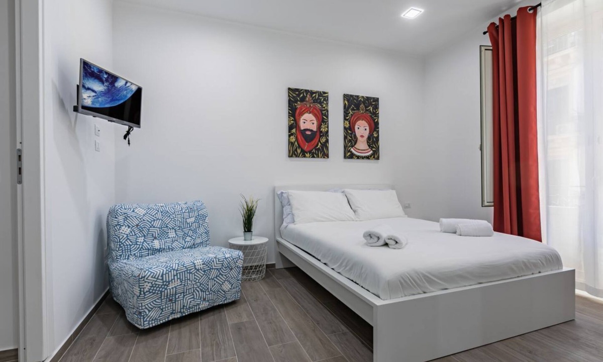 Borgo Vecchio Apartment | GuestHost - Cozy and modern apartment of about 40 sq m, able to accommodate up to 3 people, located on the 1st floor of a renovated building with no lift. The property is located in the center (NO ZTL - Traffic Restricted Area), just a 5-minute walk from