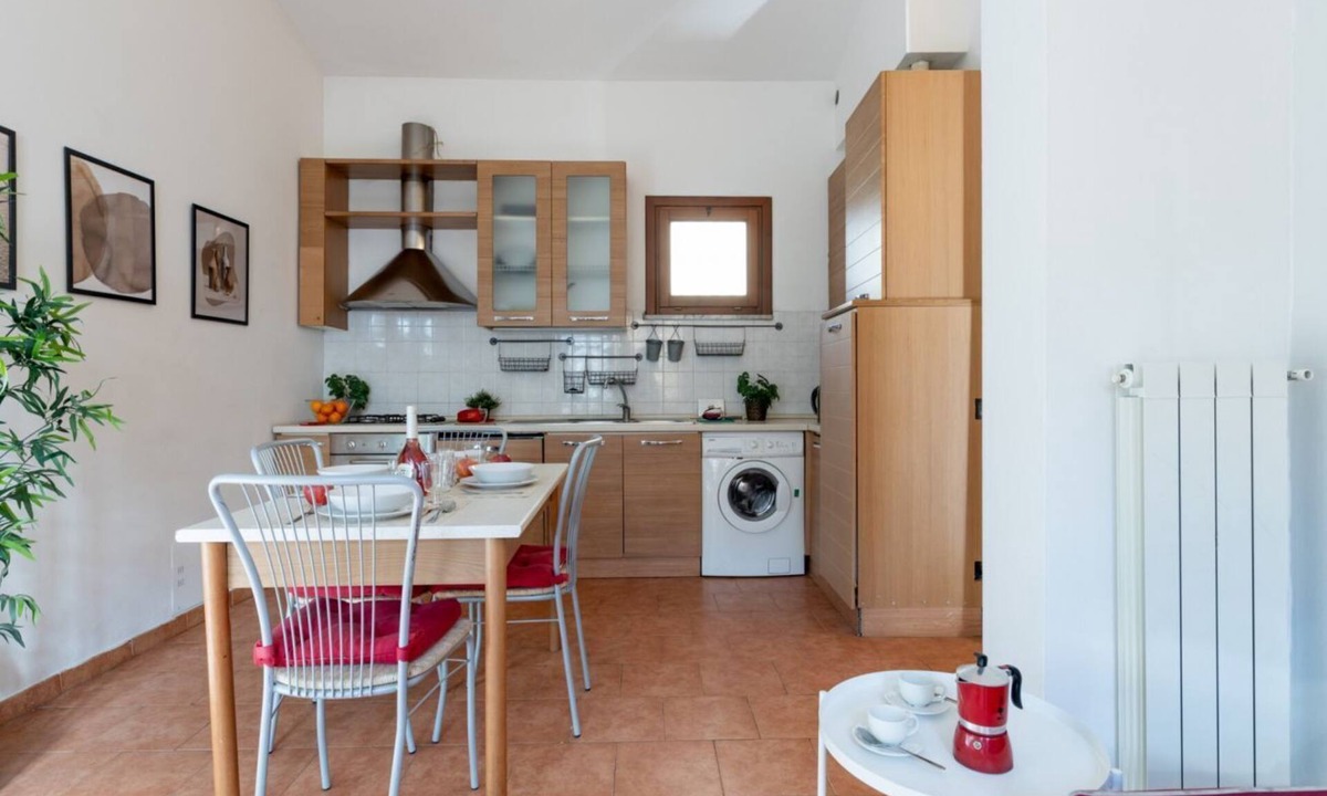 Pisa Apartment | GuestHost - Cozy apartment of about 60 sqm, located on the ground floor (one step at the entrance), able to comfortably accommodate up to 4 people. The accommodation is located in a quiet neighborhood, with all the main services. With a walk of about 20