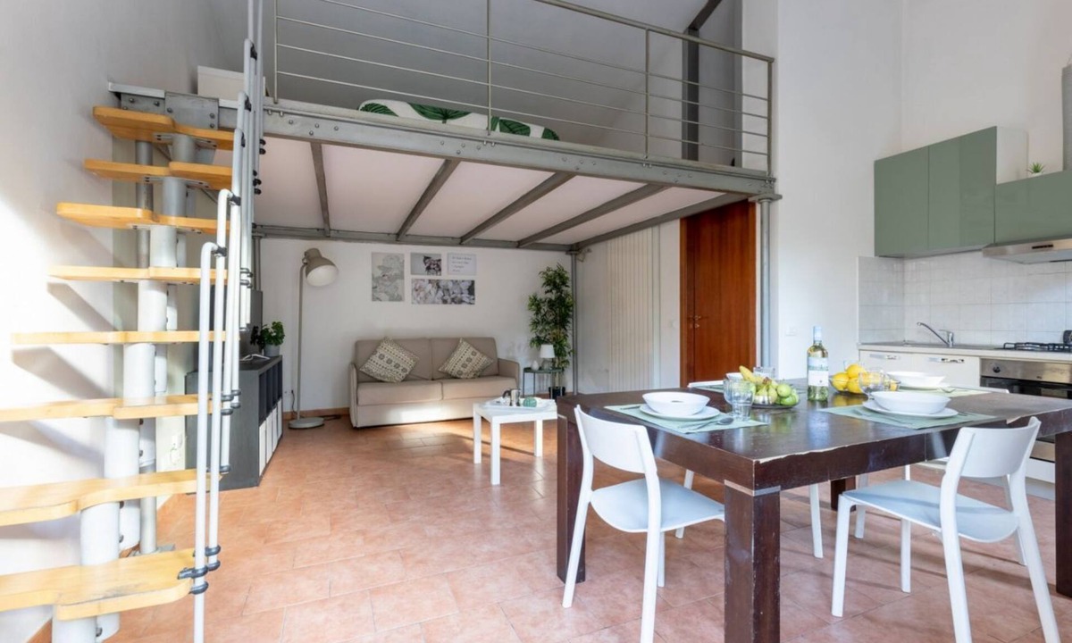 Pisa Apartment | GuestHost - Cozy studio apartment of about 50 sqm with mezzanine, located on the ground floor (one step at the entrance), able to comfortably accommodate up to 4 people. The accommodation is located in a quiet neighborhood, with all the main services. Wi